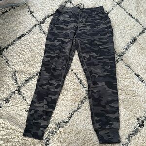 Alphalete black and gray camo joggers
